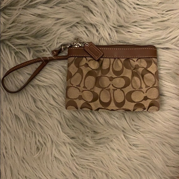 Authentic Coach classic brown wristlet - Picture 12 of 16